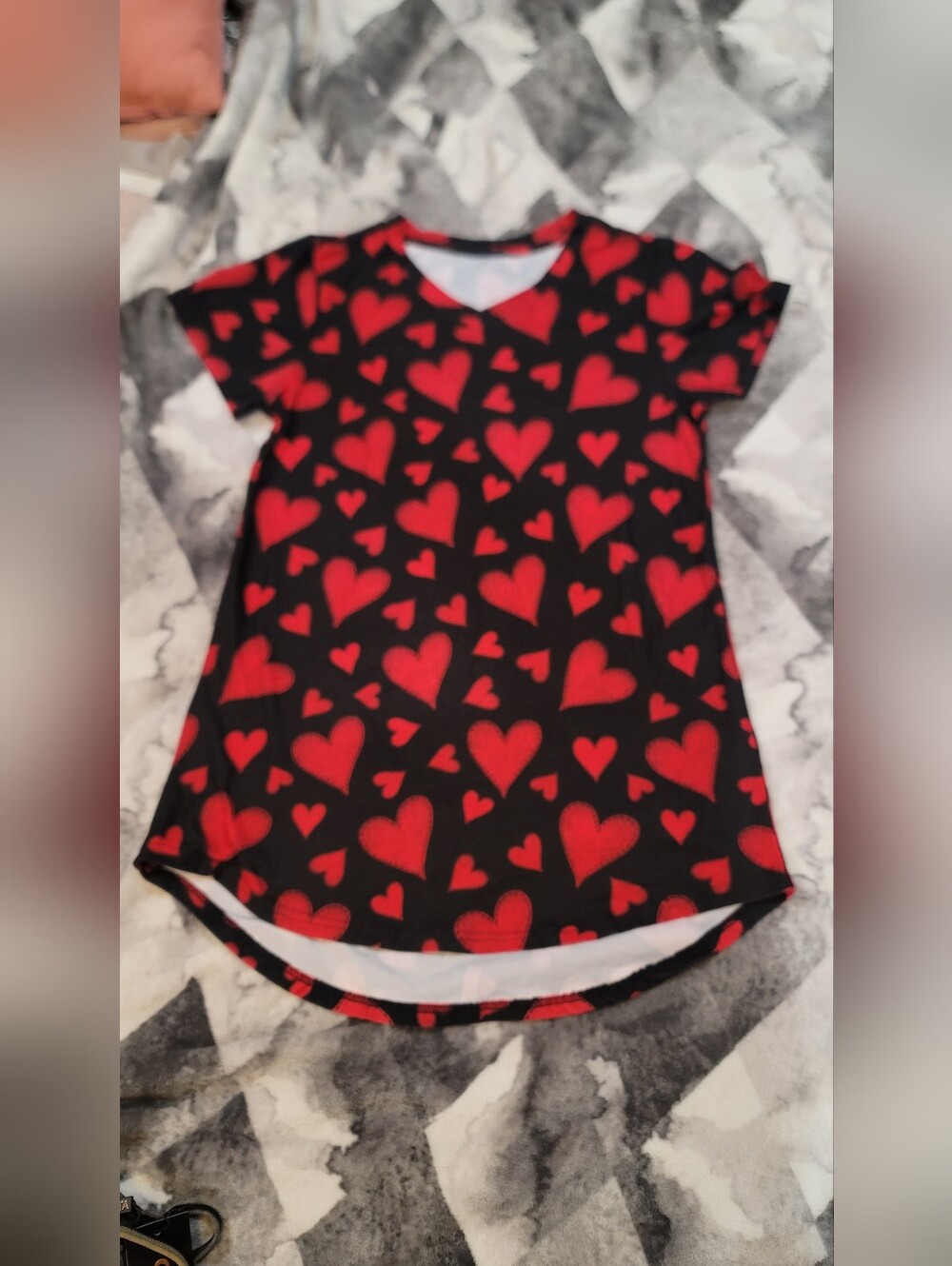 just be Red Heart Print Black Short Sleeve Tee